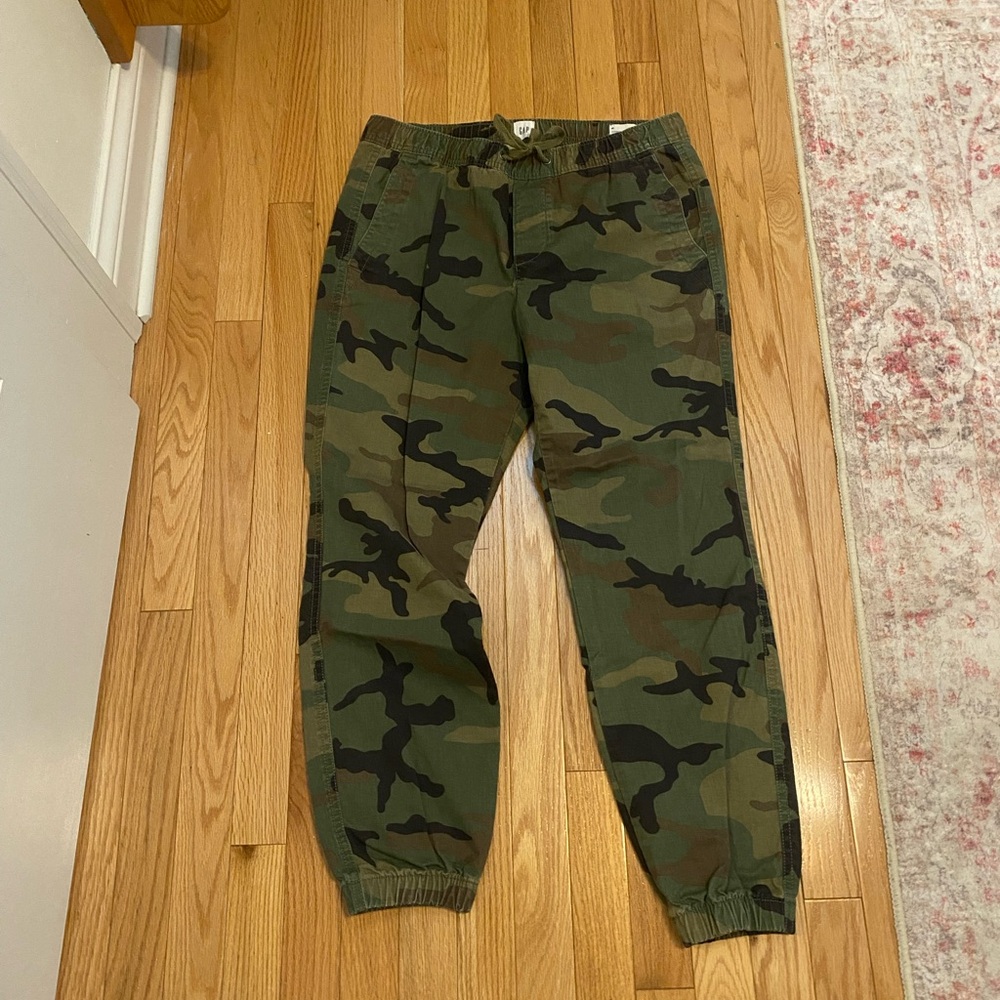 GAP men’s Camo Jogger Pants